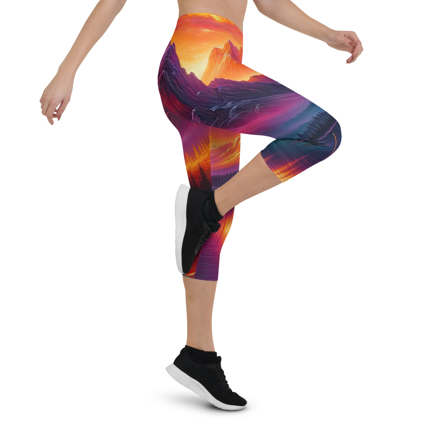 Ölgemälde eines Bootes auf einem Bergsee bei Sonnenuntergang, lebendige Orange-Lila Töne - Capri Leggings (All-Over Print) berge xxx yyy zzz