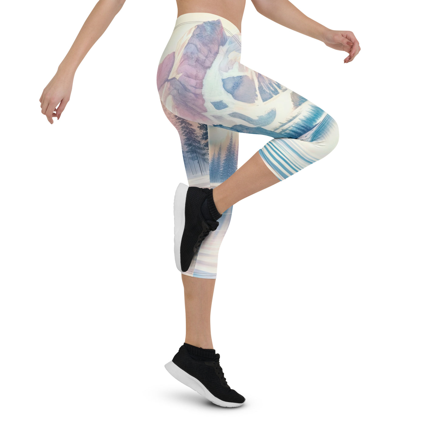 Aquarell eines klaren Alpenmorgens, Boot auf Bergsee in Pastelltönen - Capri Leggings (All-Over Print) berge xxx yyy zzz