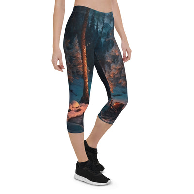 Lagerfeuer beim Camping - Wald mit Schneebedeckten Bäumen - Malerei - Capri Leggings (All-Over Print) camping xxx