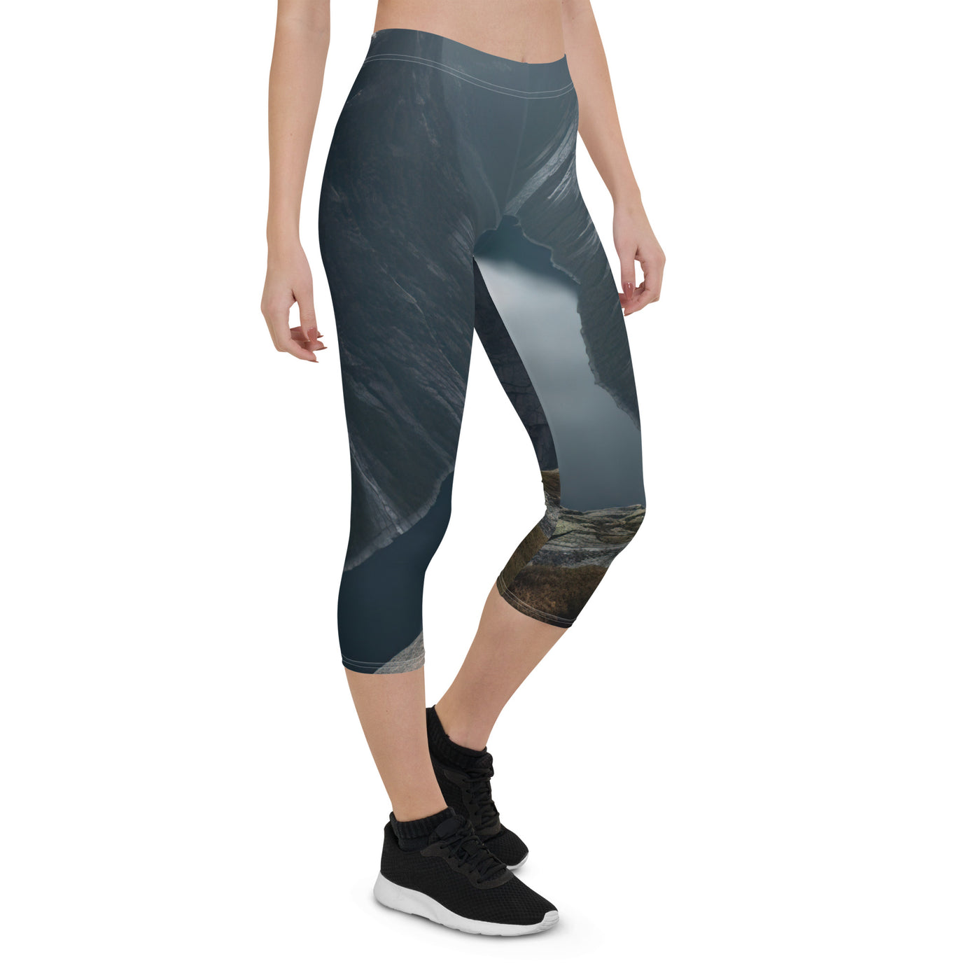 Mann auf Bergklippe - Norwegen - Capri Leggings (All-Over Print) berge xxx