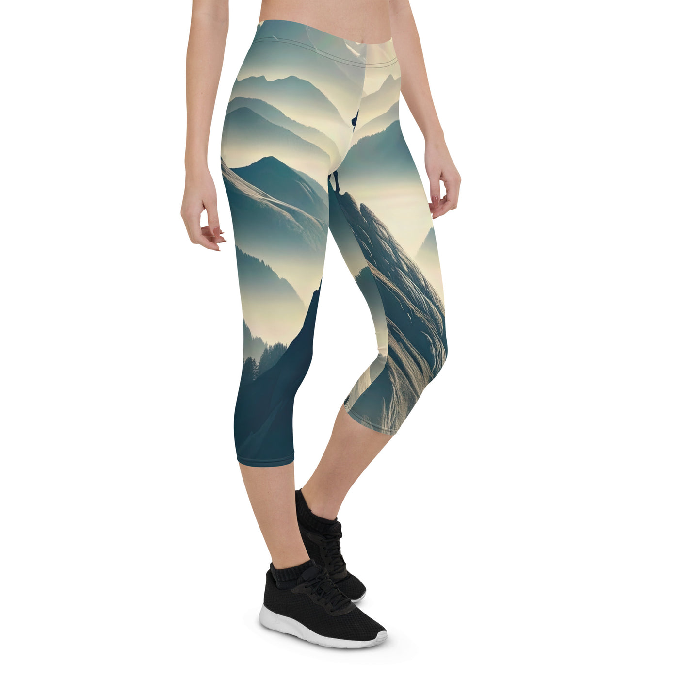 Morgendlicher Steinbock auf Alpengipfel, steile Berghänge - Capri Leggings (All-Over Print) berge xxx yyy zzz