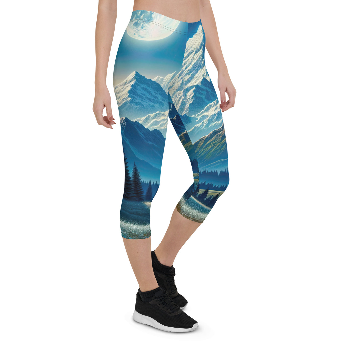 Klare frühlingshafte Alpennacht mit Blumen und Vollmond über Schneegipfeln - Capri Leggings (All-Over Print) berge xxx yyy zzz