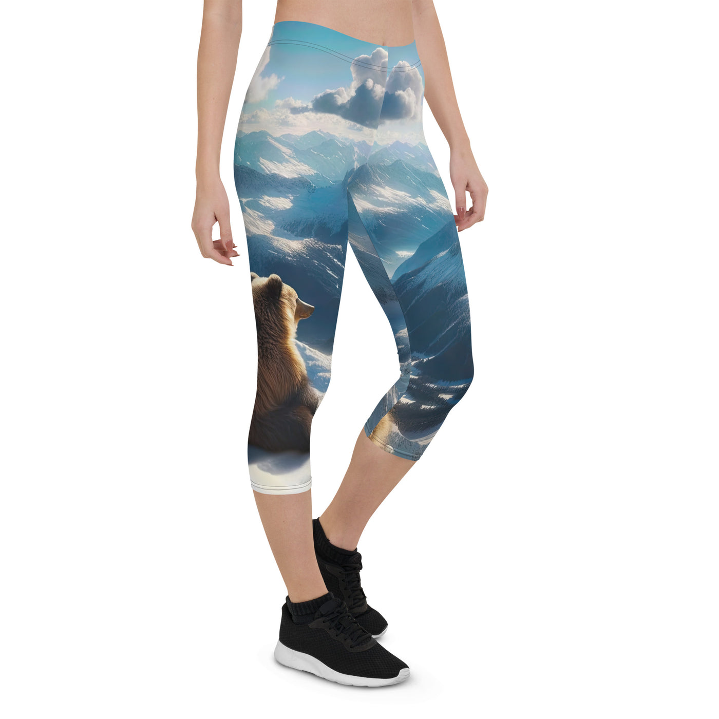 Foto der Alpen im Winter mit Bären auf dem Gipfel, glitzernder Neuschnee unter der Sonne - Capri Leggings (All-Over Print) camping xxx yyy zzz