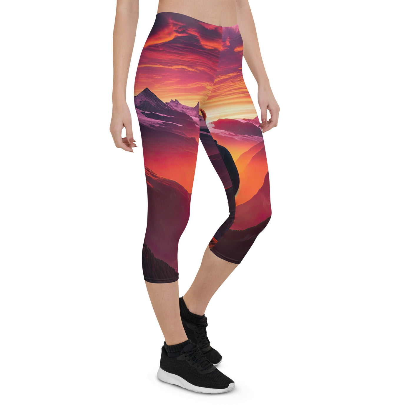 Foto der Schweizer Alpen im Sonnenuntergang, Himmel in surreal glänzenden Farbtönen - Capri Leggings (All-Over Print) wandern xxx yyy zzz