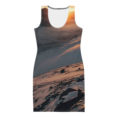 Heißer Kaffee auf einem schneebedeckten Berg - Langes Damen Kleid (All-Over Print) berge xxx XL