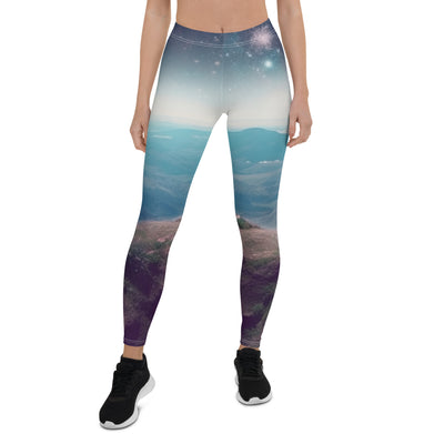 Frau sitzt auf Berg – Cosmos und Sterne im Hintergrund - Landschaftsmalerei - Leggings (All-Over Print) berge xxx XL