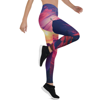 Dramatischer Alpen-Sonnenaufgang, Gipfelkreuz und warme Himmelsfarben - Leggings (All-Over Print) berge xxx yyy zzz