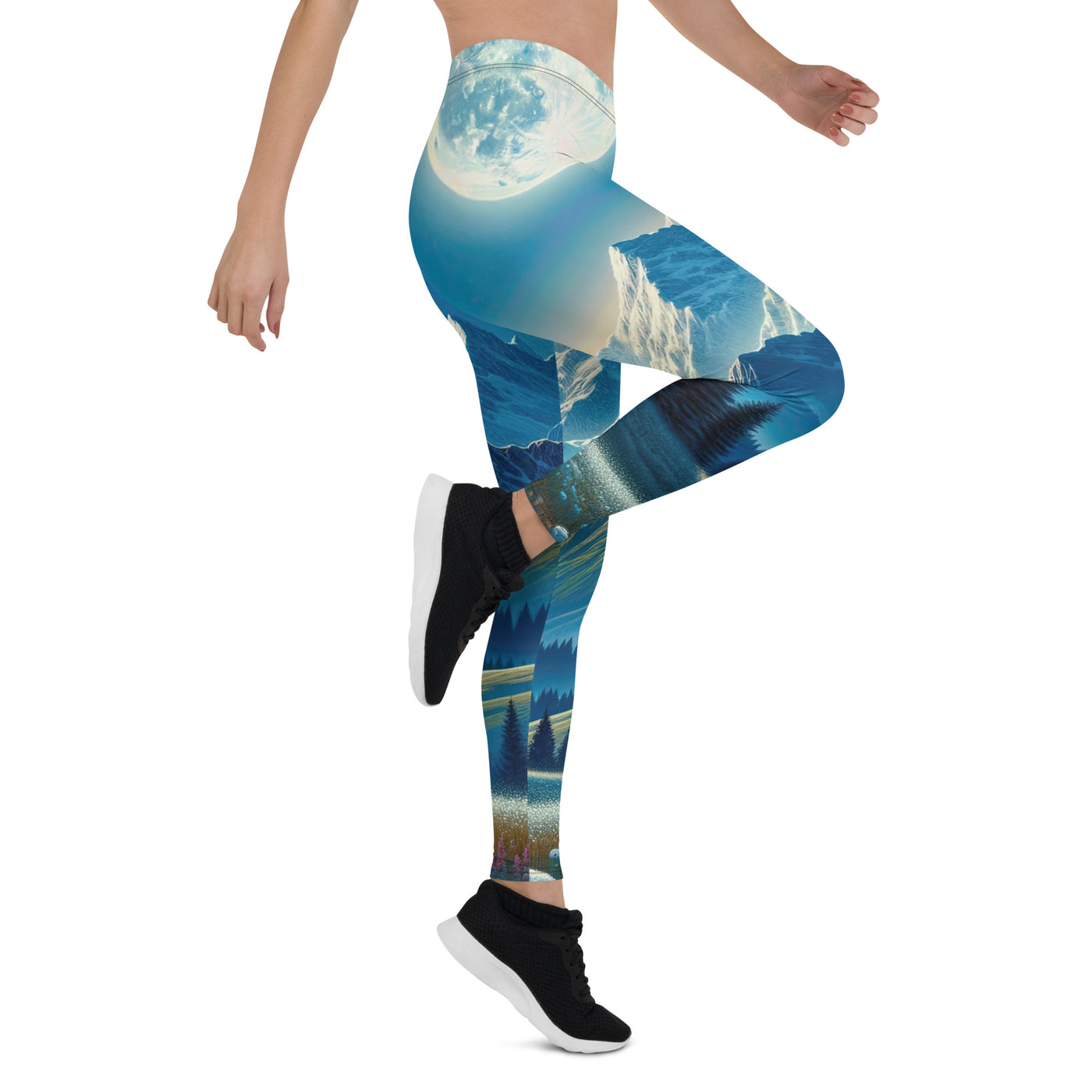 Klare frühlingshafte Alpennacht mit Blumen und Vollmond über Schneegipfeln - Leggings (All-Over Print) berge xxx yyy zzz