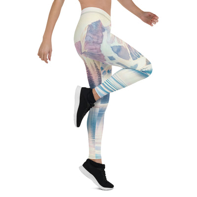 Aquarell eines klaren Alpenmorgens, Boot auf Bergsee in Pastelltönen - Leggings (All-Over Print) berge xxx yyy zzz