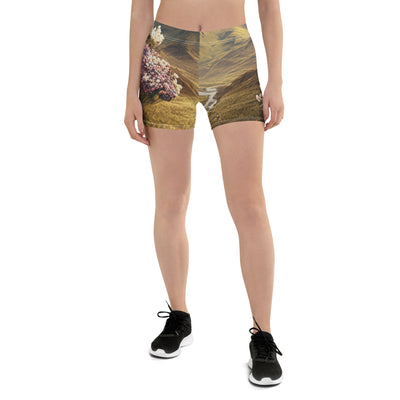 Epischer Berg, steiniger Weg und Blumen - Realistische Malerei - Shorts (All-Over Print) berge xxx 3XL