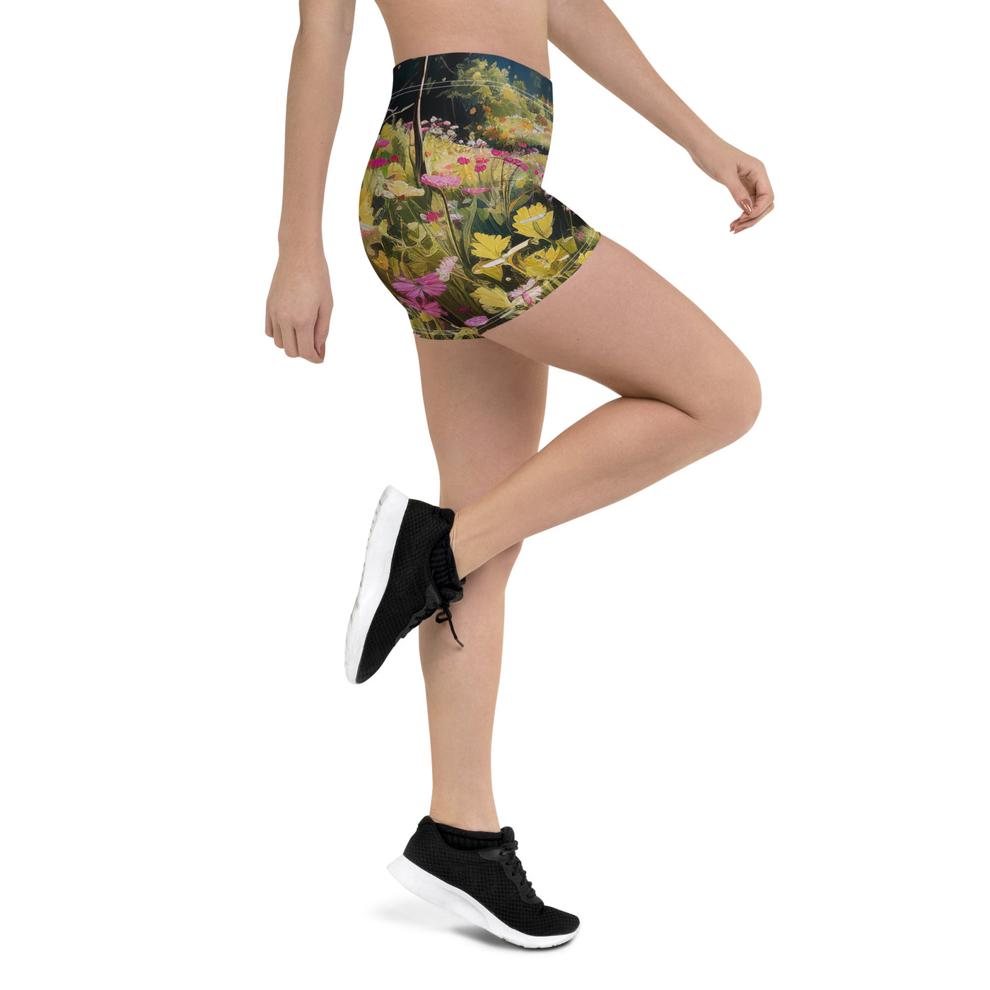 Berge, schöne Blumen und Bach im Wald - Shorts (All-Over Print) berge xxx