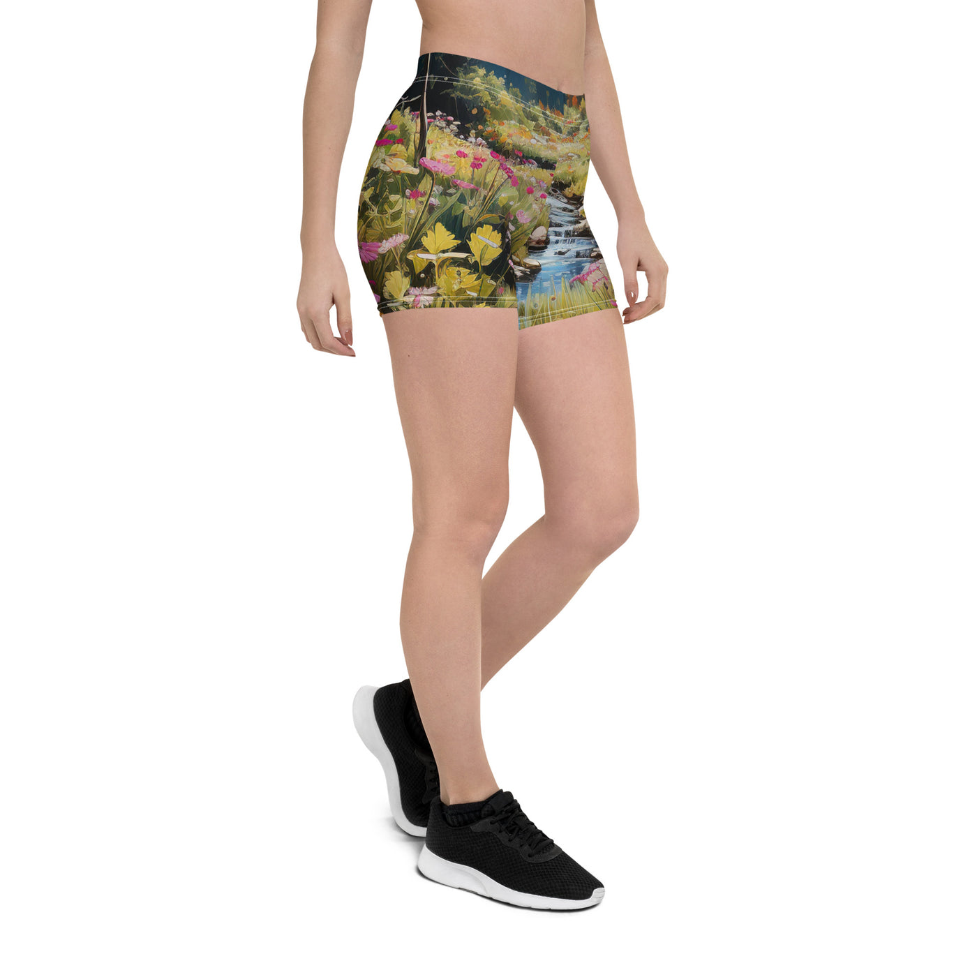 Berge, schöne Blumen und Bach im Wald - Shorts (All-Over Print) berge xxx