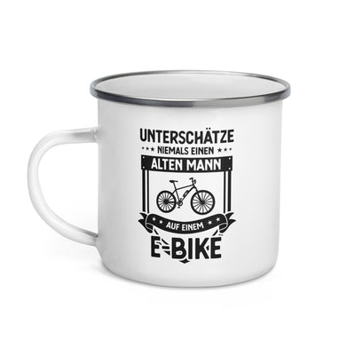 Unterschatze Niemals Einen Alten Mann Auf Einem E-Bike - Emaille Tasse e-bike