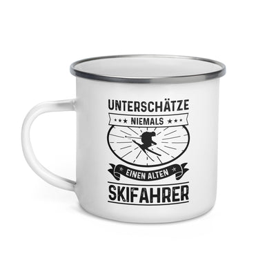 Unterschatze Niemals Einen Alten Skifahrer - Emaille Tasse ski