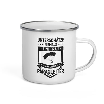 Unterschatze Niemals Eine Frau Mit Einem Paragleiter - Emaille Tasse berge Default Title