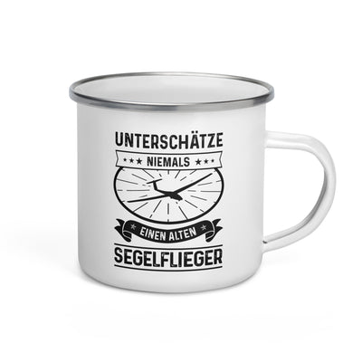 Unterschatze Niemals Einen Alten Segelflieger - Emaille Tasse berge Default Title