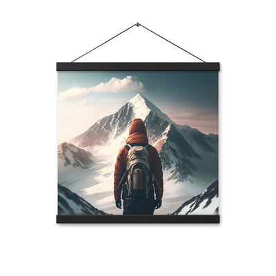 Wanderer von hinten vor einem Berg - Malerei - Premium Poster mit Aufhängung berge xxx Black 40.6 x 40.6 cm