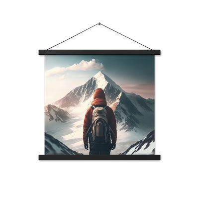 Wanderer von hinten vor einem Berg - Malerei - Premium Poster mit Aufhängung berge xxx Black 45.7 x 45.7 cm