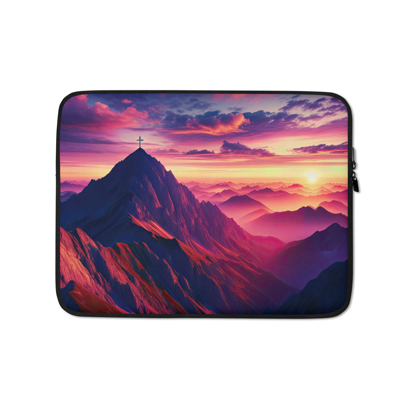 Dramatischer Alpen-Sonnenaufgang, Gipfelkreuz und warme Himmelsfarben - Laptophülle berge xxx yyy zzz 13″