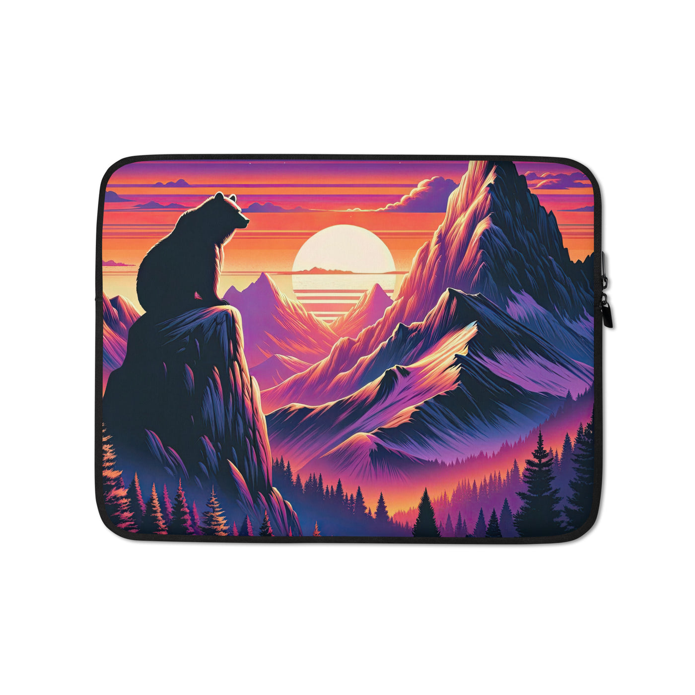 Alpen-Sonnenuntergang mit Bär auf Hügel, warmes Himmelsfarbenspiel - Laptophülle camping xxx yyy zzz 13″