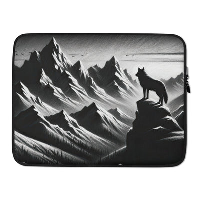 Kohlezeichnung, die die stille Stille der Alpen in der Winterdämmerung verkörpert. Wolf auf einem Berghügel (AN) - Laptophülle xxx yyy zzz 15″