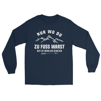 Nur wo du zu Fuß warst bist du wirklich gewesen - Berge und Pfeil - Cooler Spruch - Herren Longsleeve berge wandern Navy