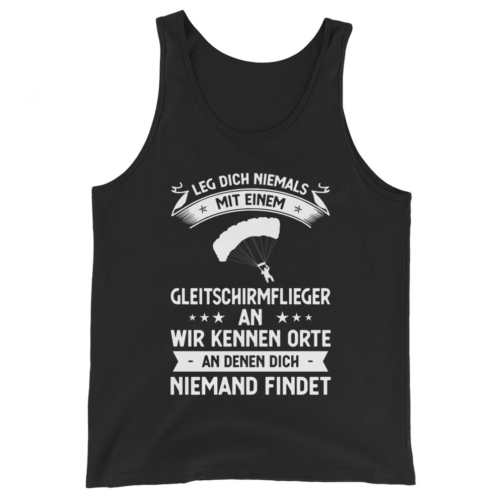 Leg Dich Niemals Mit Einem Gleitschirmflieger An Wir Kennen Orte An Denen Dich Niemand Findet - Men’s Staple Tank Top | Bella + berge xxx yyy zzz Black