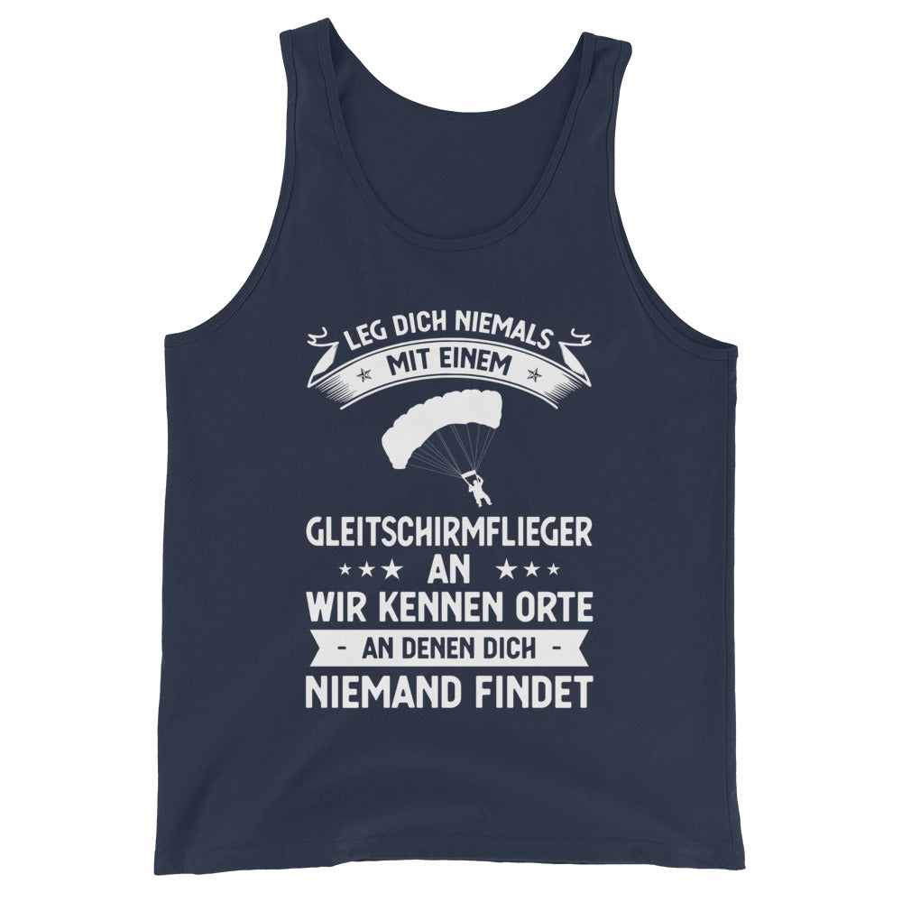 Leg Dich Niemals Mit Einem Gleitschirmflieger An Wir Kennen Orte An Denen Dich Niemand Findet - Men’s Staple Tank Top | Bella + berge xxx yyy zzz Navy