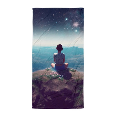 Frau sitzt auf Berg – Cosmos und Sterne im Hintergrund - Landschaftsmalerei - Handtuch berge xxx Default Title