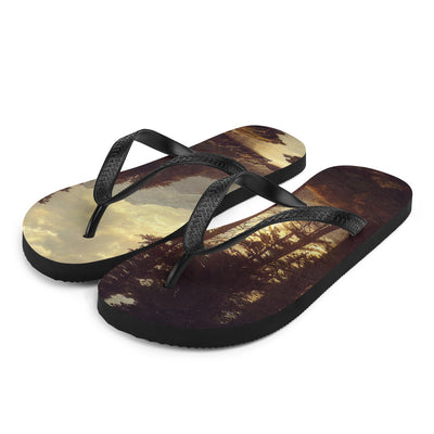 Landschaft mit Bergen, Fluss und Bäumen - Malerei -Flip Flops berge xxx L