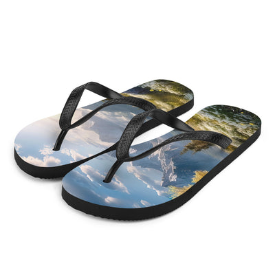 Berglandschaft mit Sonnenschein, Blumen und Bäumen - Malerei - Flip Flops berge xxx L