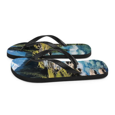 Österreichische Alpen und steiniger Bach - Flip Flops berge xxx