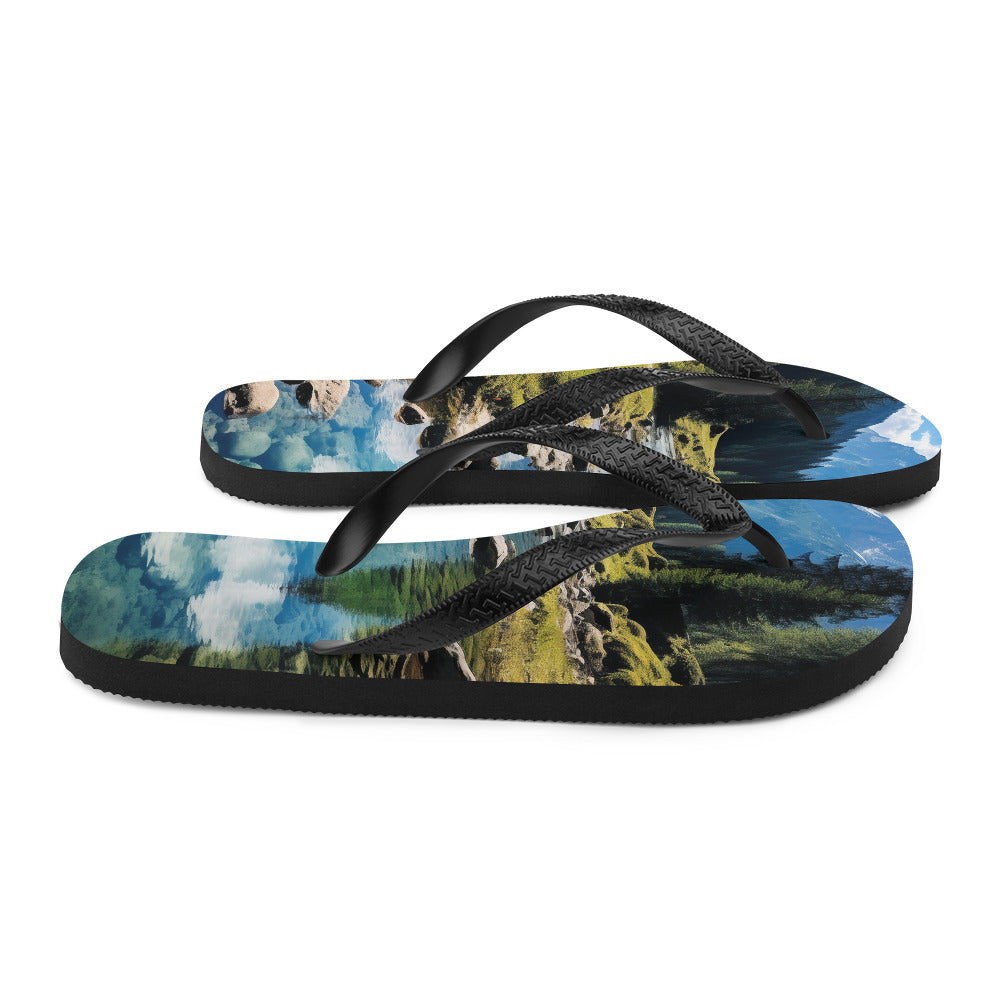 Österreichische Alpen und steiniger Bach - Flip Flops berge xxx