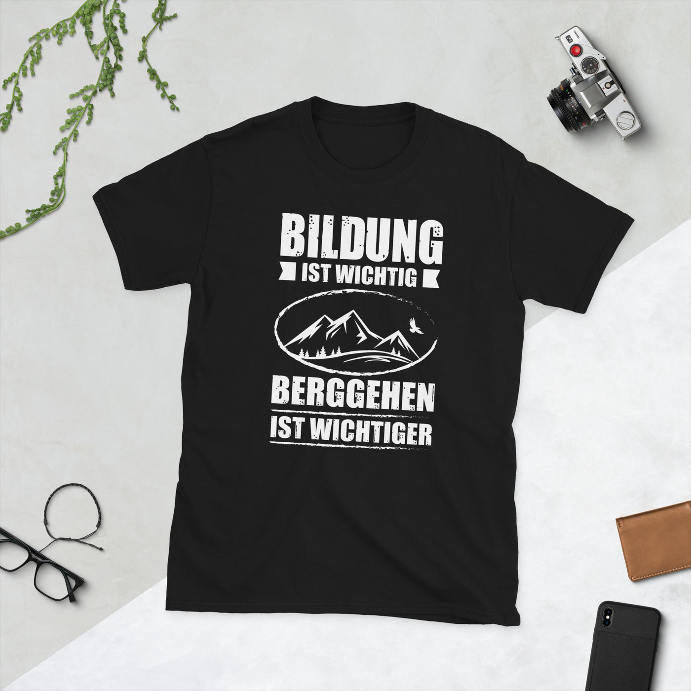 Bildung Ist Wichtig Berggehen Ist Wichtiger - T-Shirt (Unisex) berge Black