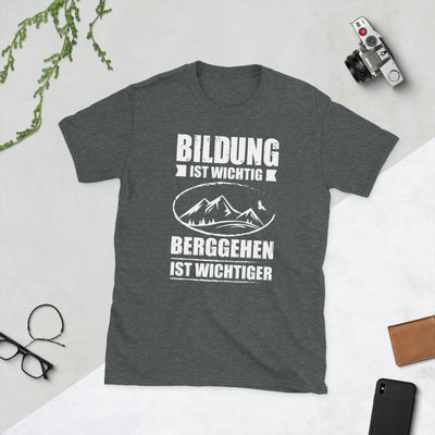 Bildung Ist Wichtig Berggehen Ist Wichtiger - T-Shirt (Unisex) berge Dark Heather