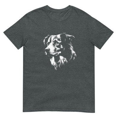 Australischer Schäferhund in monochromer Fotografie und Porträt - Herren T-Shirt Other_Niches xxx yyy zzz Dark Heather