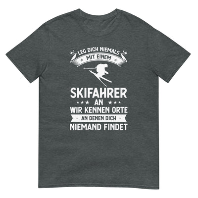 Leg Dich Niemals Mit Einem Skifahrer An Wir Kennen Orte An Denen Dich Niemand Findet - T-Shirt (Unisex) klettern ski xxx yyy zzz Dark Heather