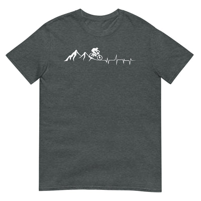 Berge - Herzschlag - Mountainbiking - (M) - T-Shirt (Unisex) xxx yyy zzz Dark Heather