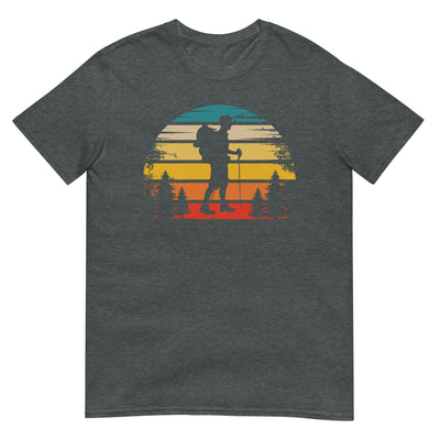 Retro Sonne und Wandern - T-Shirt (Unisex) wandern xxx yyy zzz Dark Heather