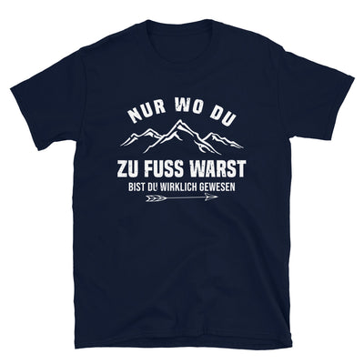 Nur wo du zu Fuß warst bist du wirklich gewesen - Berge und Pfeil - Cooler Spruch - T-Shirt (Unisex) berge wandern Navy