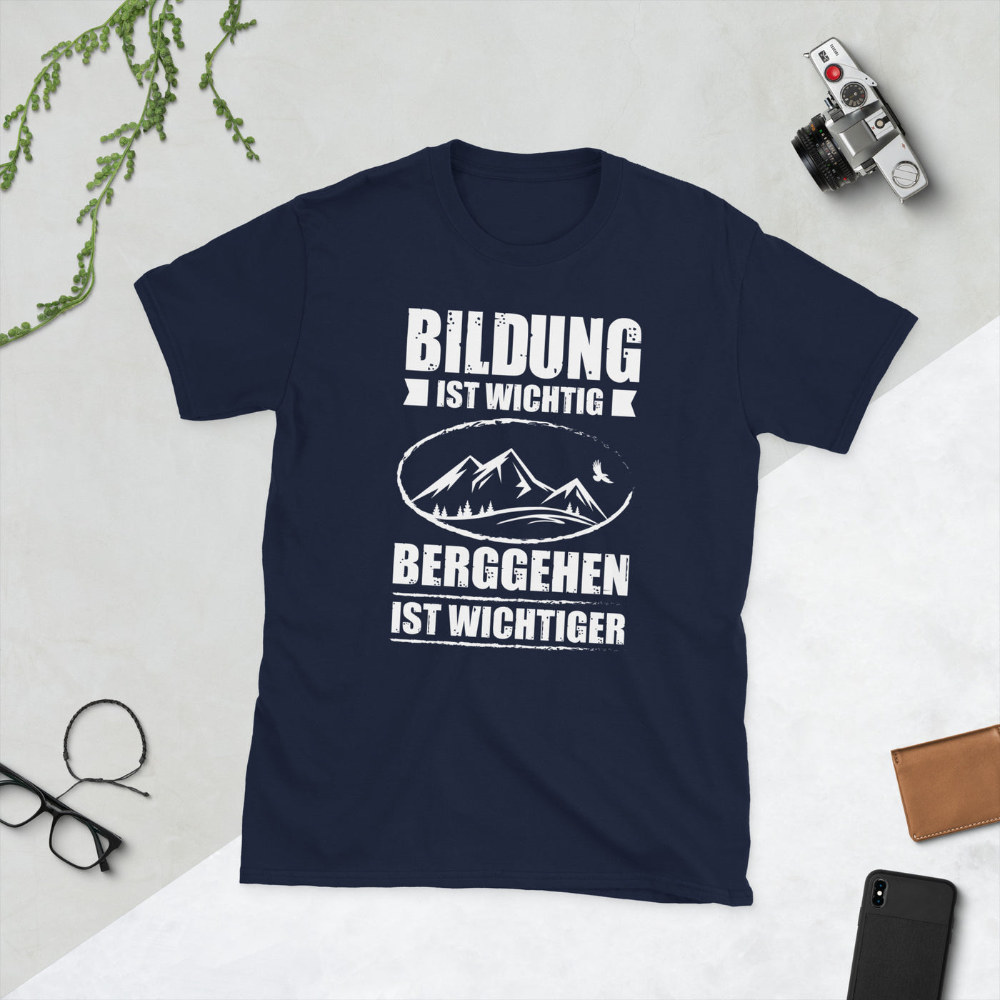 Bildung Ist Wichtig Berggehen Ist Wichtiger - T-Shirt (Unisex) berge Navy