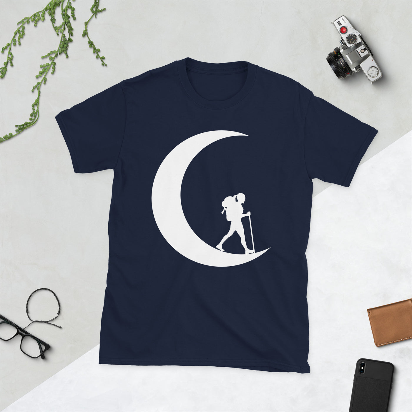 Halbmond – Frau Beim Wandern - T-Shirt (Unisex) wandern Navy