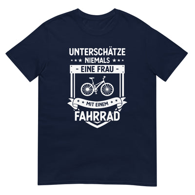 Unterschatze Niemals Eine Frau Mit Einem Fahrrad - T-Shirt (Unisex) fahrrad xxx yyy zzz Navy