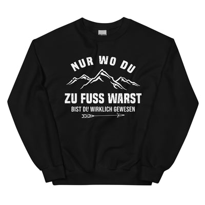 Nur wo du zu Fuß warst bist du wirklich gewesen - Berge und Pfeil - Cooler Spruch - Sweatshirt (Unisex) berge wandern Schwarz