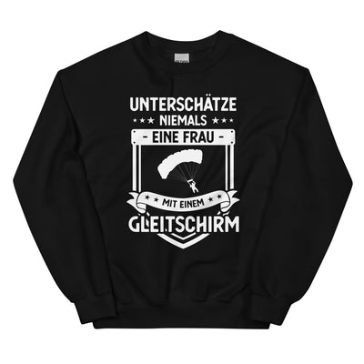 Unterschatze Niemals Eine Frau Mit Einem Gleitschirm - - Sweatshirt (Unisex) berge xxx yyy zzz Black