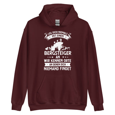 Leg Dich Niemals Mit Einem Bergsteiger An Wir Kennen Orte An Denen Dich Niemand Findet - Unisex Hoodie klettern xxx yyy zzz Maroon