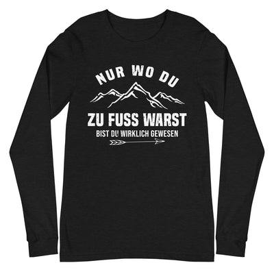 Nur wo du zu Fuß warst bist du wirklich gewesen - Berge und Pfeil - Cooler Spruch - Longsleeve (Unisex) berge wandern