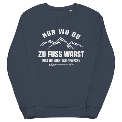 Nur wo du zu Fuß warst bist du wirklich gewesen - Berge und Pfeil - Cooler Spruch - Unisex Premium Organic Sweatshirt berge wandern Navyblau