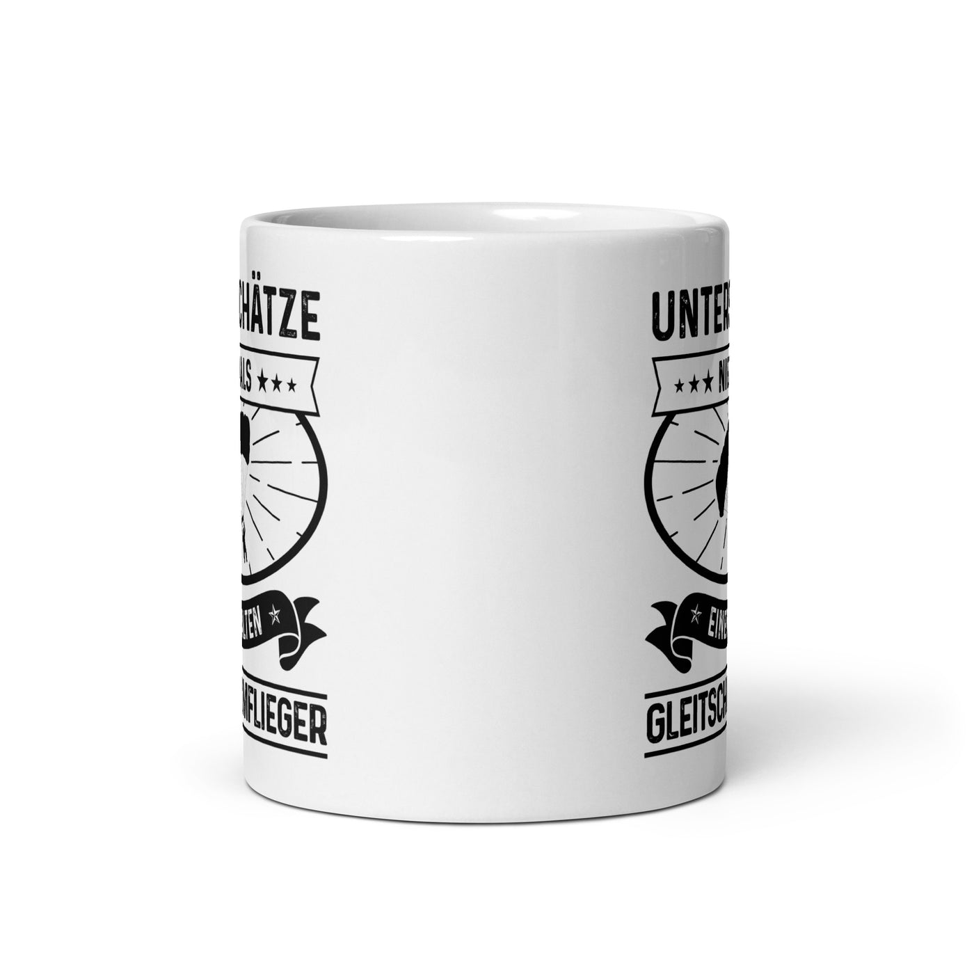 Unterschatze Niemals Einen Alten Gleitschirmflieger - Tasse berge