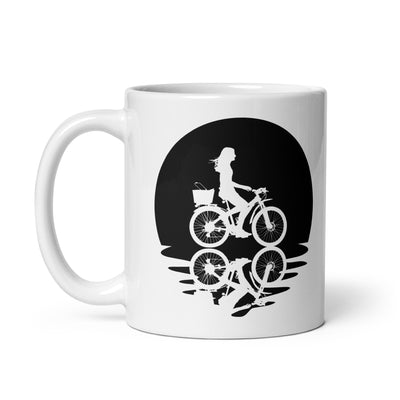 Circle And Reflection - Female Cycling - Tasse fahrrad 11oz